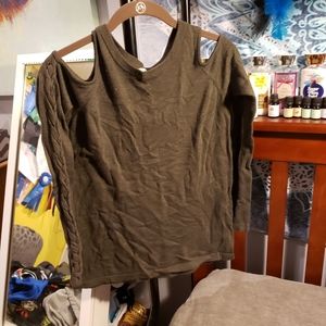 Open shoulder long sleeve tee